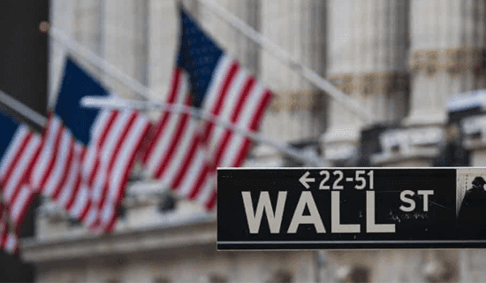 Las acciones mundiales suben después de que Wall Street cierra la semana nuevamente a la baja